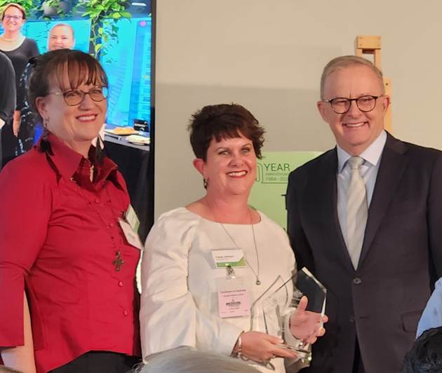 Tracey Johnson, Dr Suzanne Williams accepting a Stronger Medicare Award from Australian Prime Minster Anthony Albanese